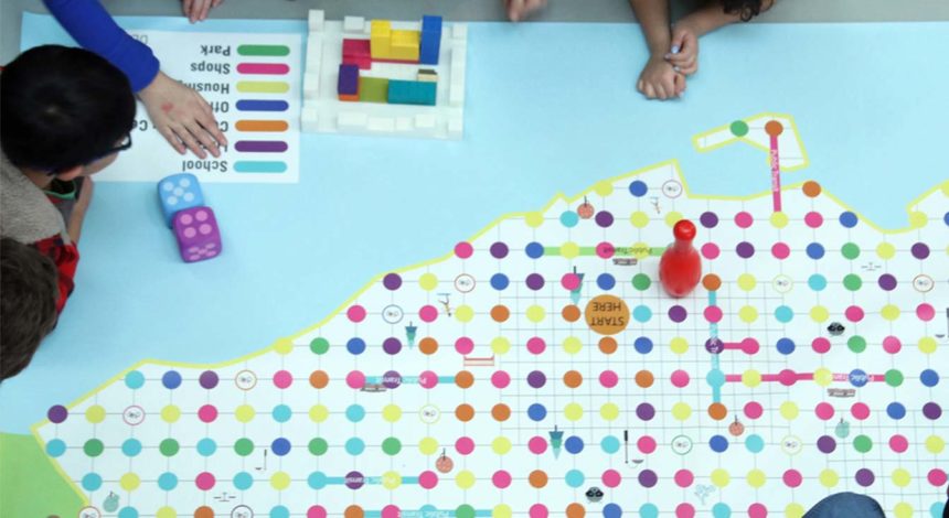 Un jeu de société qui apprend aux enfants à construire des villes