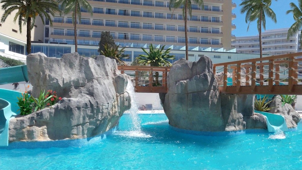 Inauguration de la piscine ludique à l’hôtel Sol Barbados de Majorque
