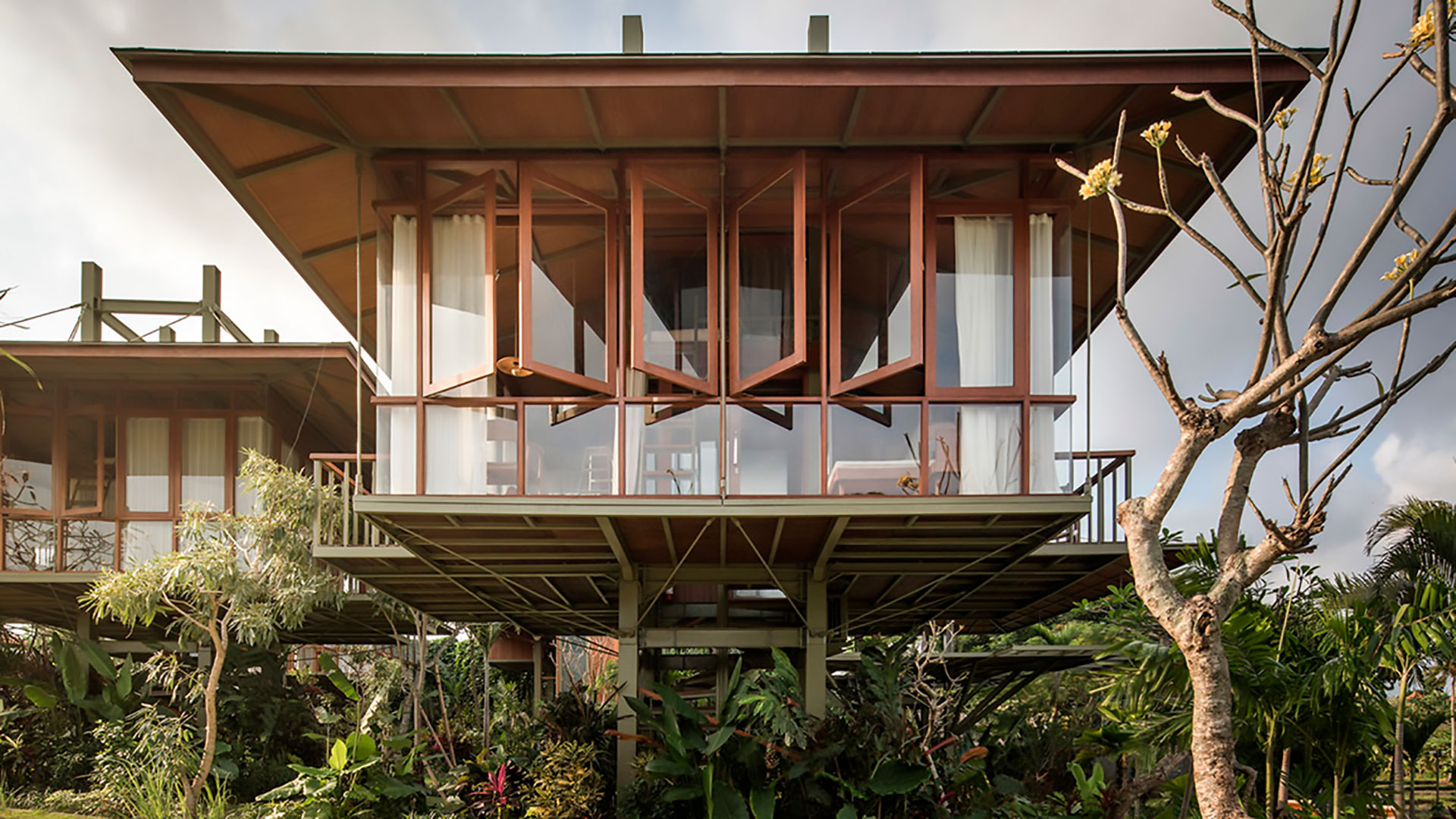 Maisons modulaires préfabriquées sur pilotis à Bali