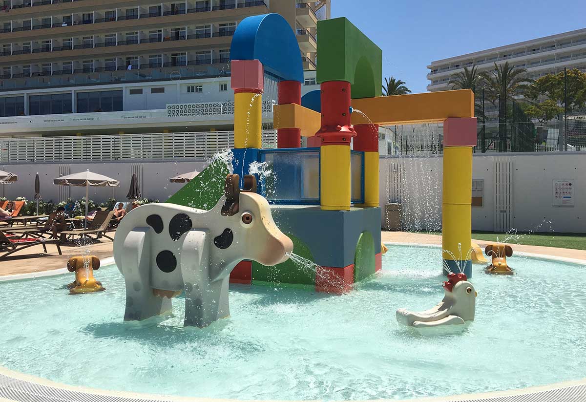 Découvrez AquaFamily, des jeux d’eau pour enfants en forme d’animaux. 09