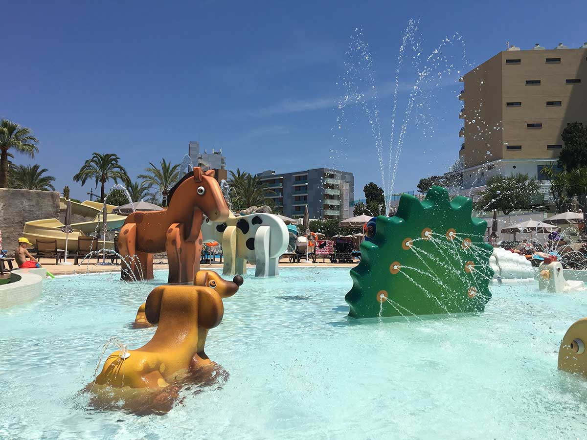 Découvrez AquaFamily, des jeux d’eau pour enfants en forme d’animaux. 10