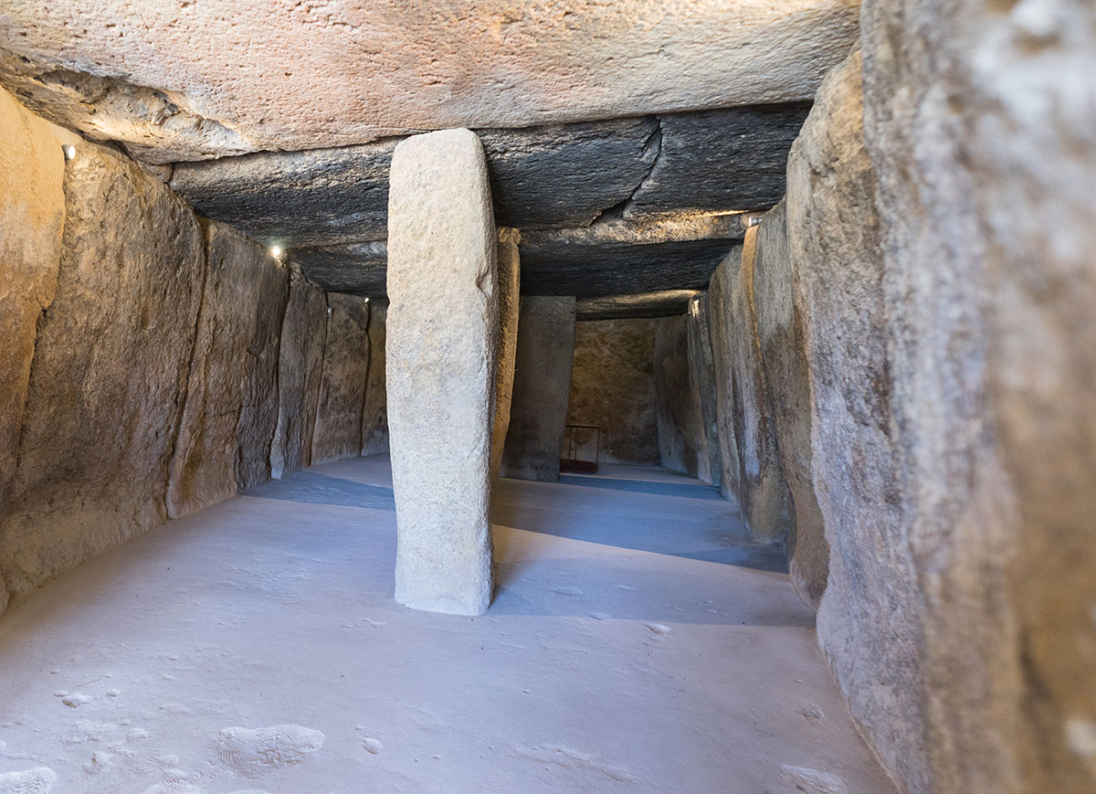 Secrets de l’architecture mégalithique: le dolmen de Menga Foto 07