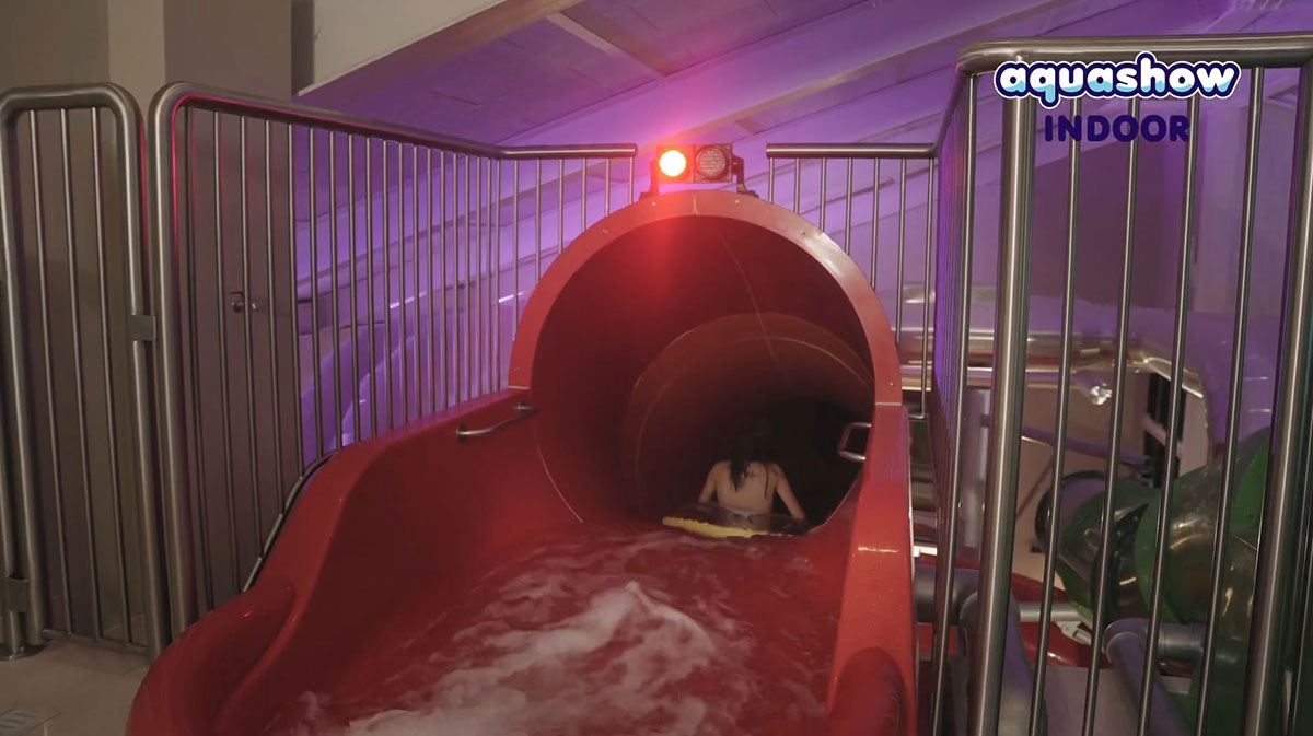 Traffic-lights-on-water-slides-3