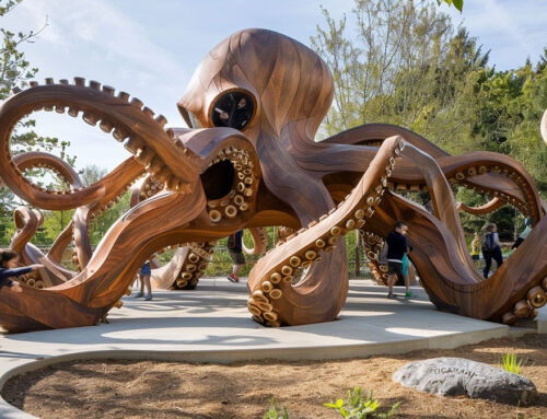 Architecture ludique : une pieuvre monumentale en bois