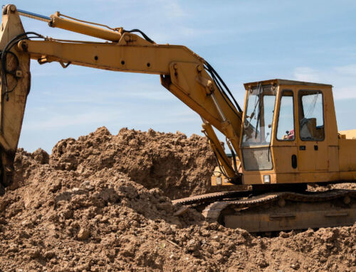 Construction à faible impact environnemental utilisant de la terre et du carton.