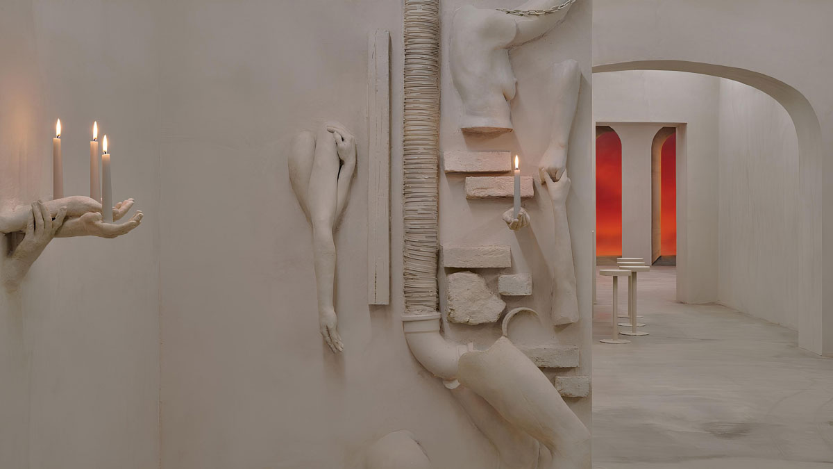 Thématisation surréaliste dans un bar de Rome, en Italie